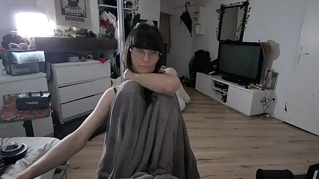 CeriseLapine live sex cam