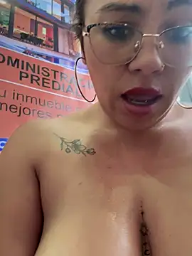 LIZ-06_'s cam snapshot