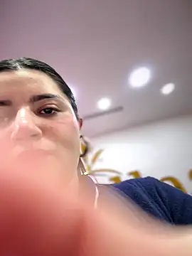 horny_roomiess's cam snapshot