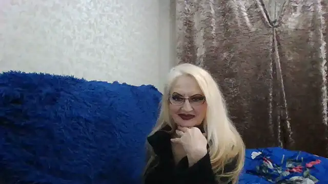 CarlyTreat live sex cam