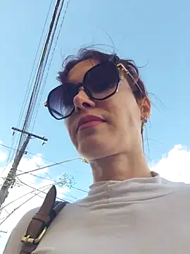 Irresistible24 live sex cam