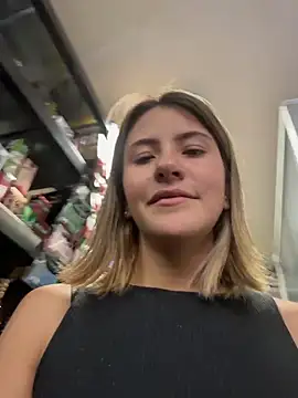 Andrea_19blonde live sex cam