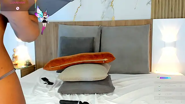 Zhara_Lenoire's cam snapshot