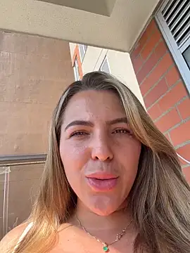 camila_vanucci-'s cam snapshot