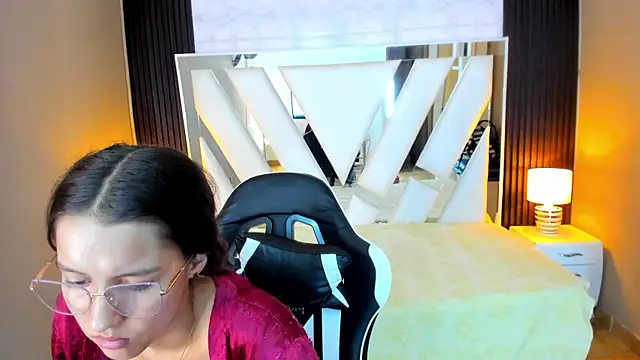 Linda4Petite's cam snapshot