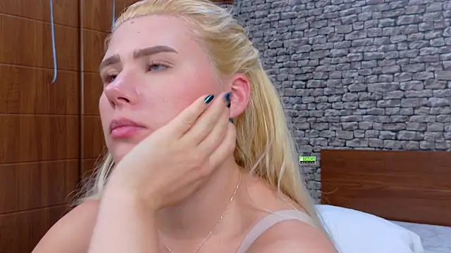 CuteBlondeMe live sex cam
