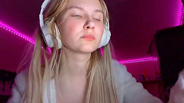 KarinRobertson's cam snapshot