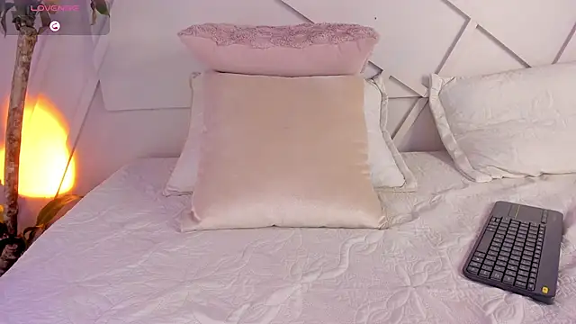 GisellePalmer_88's cam snapshot