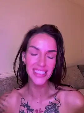 NikkiFoxx_13's cam snapshot