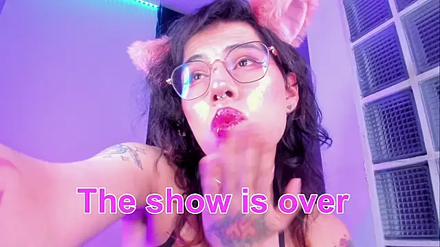 Sweet-SharoKitty live sex cam