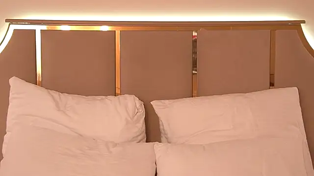 ArianaMell live sex cam