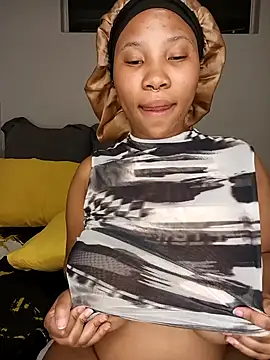 DrippinCaramelCutie live sex cam