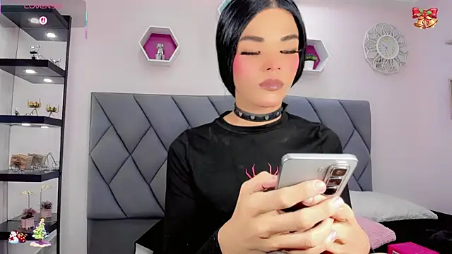 Amira_Ember's cam snapshot