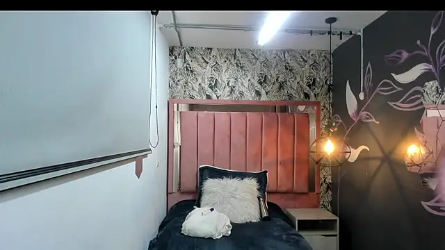 Sara_Naugty live sex cam