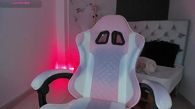 chloesagee's cam snapshot