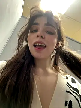 pantyless live sex cam