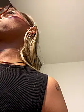 Flora_Minx's cam snapshot