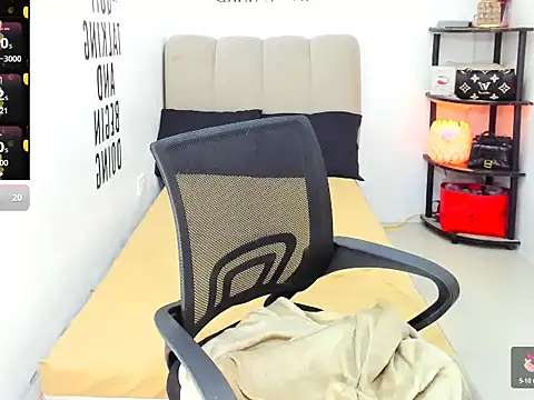 Trixie_Mattel21's cam snapshot