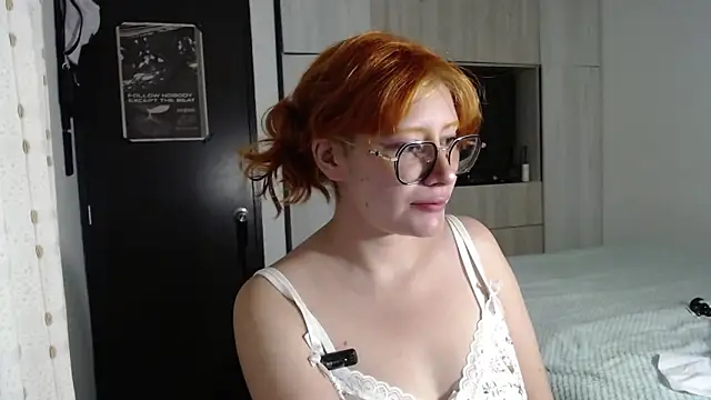 mariana124-'s web cam