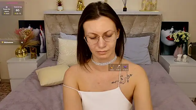 EstherPeachX's cam snapshot