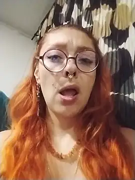 EmilyyRed's cam snapshot