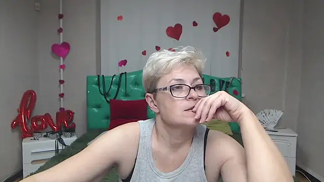 EmiliaGree live sex cam