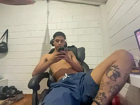 Max_TheHorseDick live sex cam