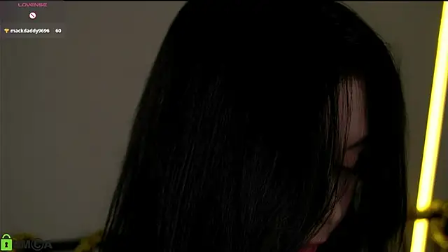 LittleOriana's cam snapshot