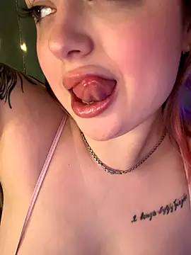 KellyMoors live sex cam