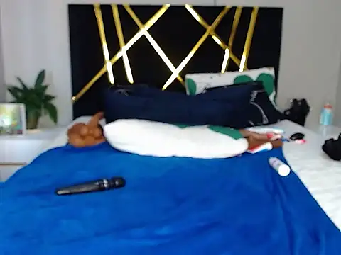 NaughtyVixen25's cam snapshot