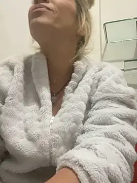 viktoria_davis_'s cam snapshot