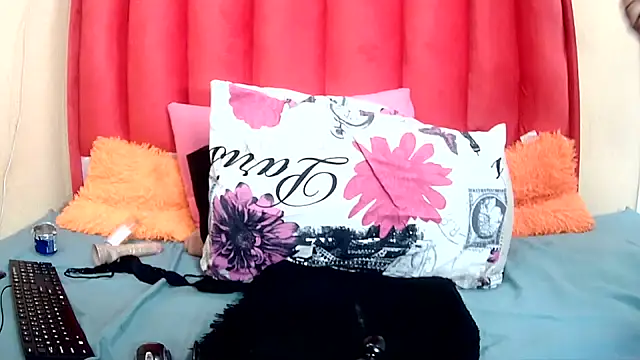 BubblegumBaddiexxxx's cam snapshot