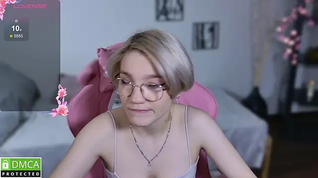 Megan_Lora's cam snapshot