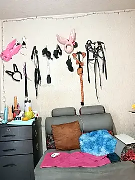 angierot2025's cam snapshot