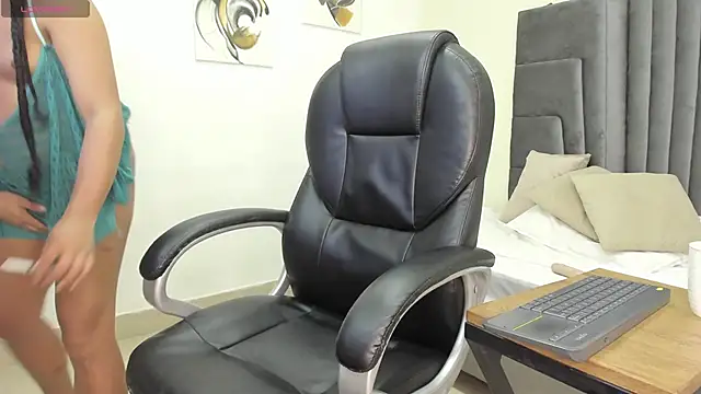 bellaadams35 live sex cam