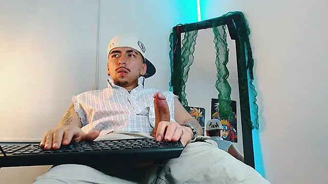 liamty_luxor's cam snapshot