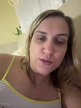 Bia_sexynovaes live sex cam