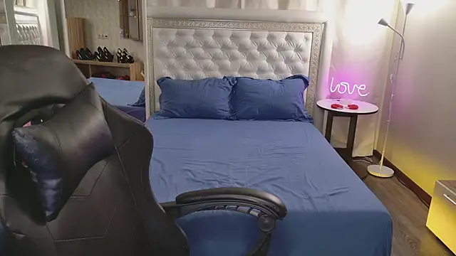 Alice_on_fire's cam snapshot