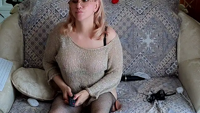 Alyonushkadarling's cam snapshot