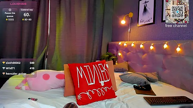 Aly_Alyc's cam snapshot