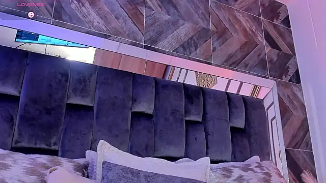 TaniaSmith1's cam snapshot