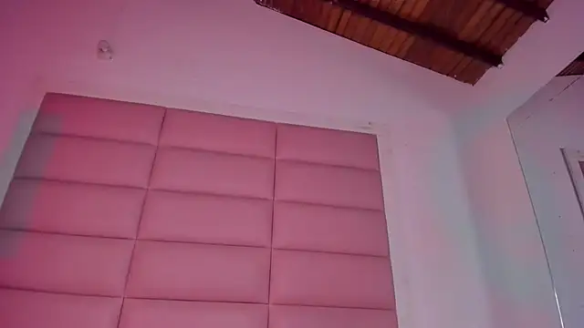 little-Emma's cam snapshot