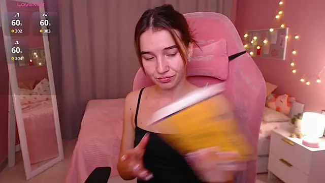 Bellla_Haddid's cam snapshot