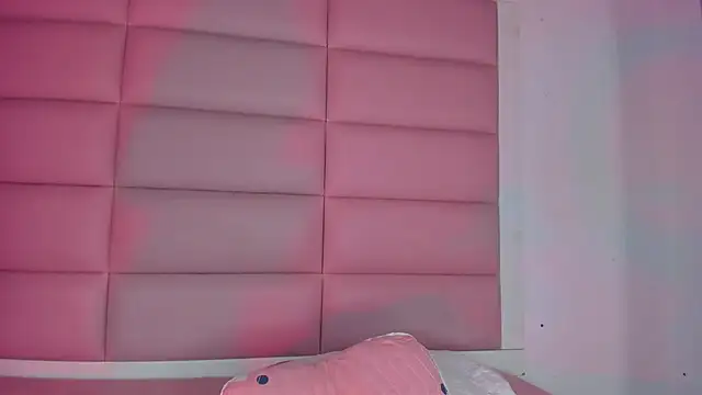 little-Emma's cam snapshot