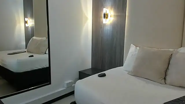 cloee20_'s cam snapshot