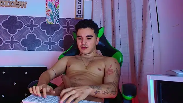 BrandoCraw live sex cam