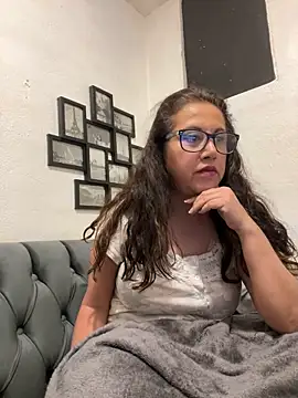 MirandaLatinaLovely's cam snapshot