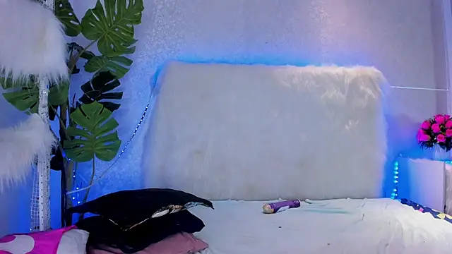 Littlepearl23 live sex cam