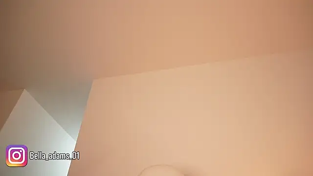 bella_adams_'s cam snapshot