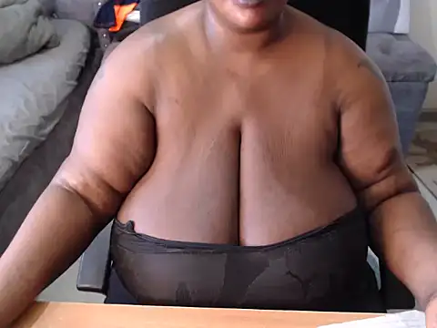 BIG_BOOBS_ASS_QEEN's cam snapshot